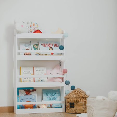 Βιβλιοθήκη επιτοίχια Montessori  63Χ15Χ105 απο ξύλο σημύδας (λευκή) MAV0011